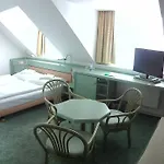 Christinenhof Garni - Hotel