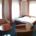 Christinenhof Garni - 3*