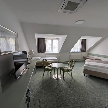 Christinenhof Garni - 3*