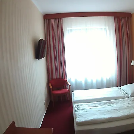 Christinenhof Garni - 3*