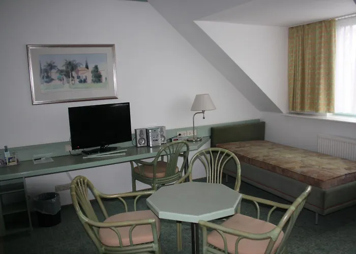 Christinenhof Garni - 3*